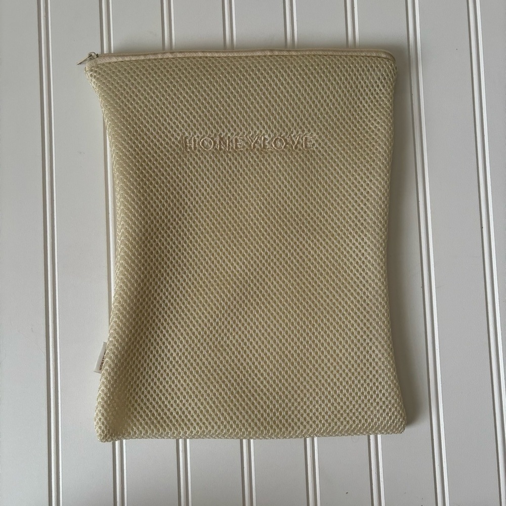 Honeylove | Women's Mesh Lingerie Laundry Bag Light Tan 12" x 9.5"